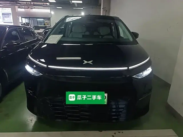 Xpeng X9 — Фото автомобиля 2