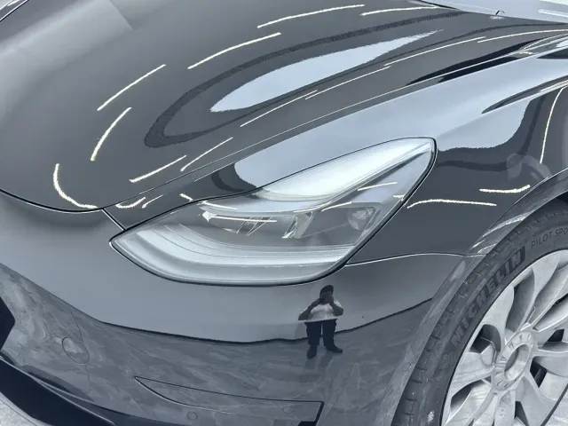 Tesla Model 3 — Фото автомобиля 12