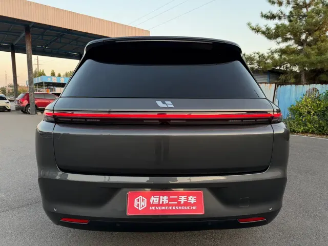 Li Auto L8 — Фото автомобиля 5