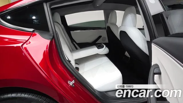 Tesla Model 3 — Фото автомобиля 17