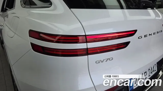 Genesis GV70 — Фото автомобиля 23
