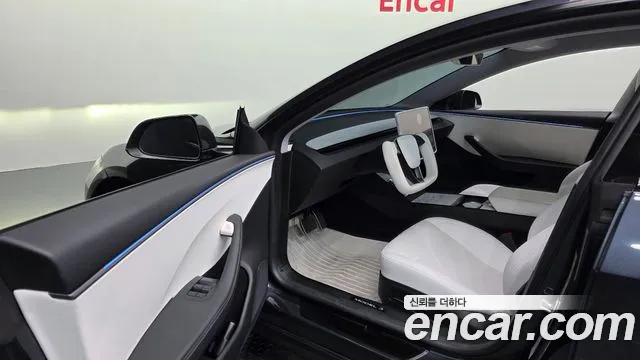 Tesla Model 3 — Фото автомобиля 10
