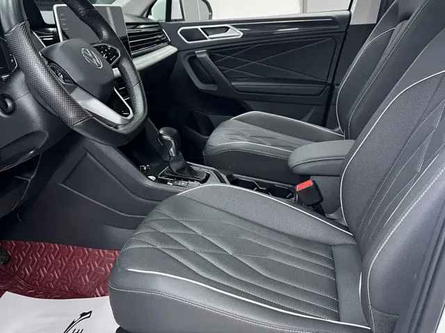 Volkswagen Tiguan L — Фото автомобиля 14