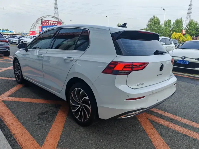 Volkswagen Golf — Фото автомобиля 7