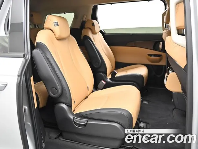 Kia Carnival Generation 4 — Фото автомобиля 7
