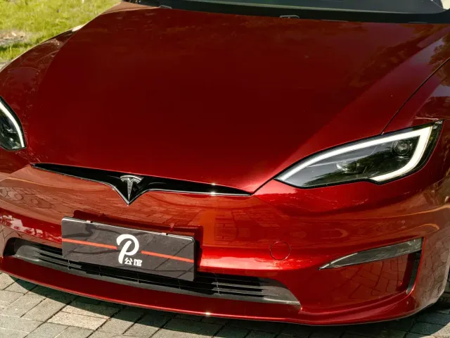 Tesla Model S — Фото автомобиля 8