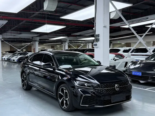 Volkswagen Passat — Фото автомобиля 3
