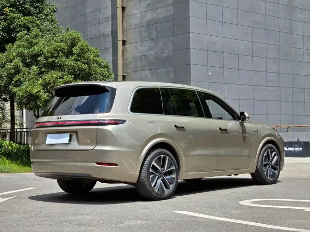 Li Auto L9 — Фото автомобиля 5