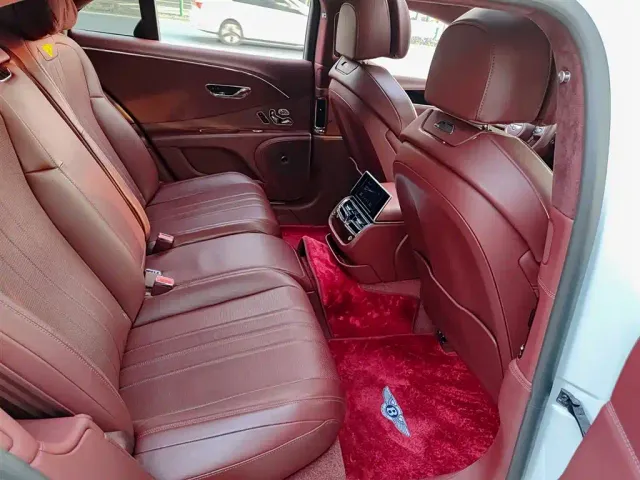 Bentley Flying Spur — Фото автомобиля 11