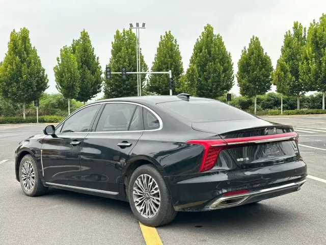 Hongqi H5 — Фото автомобиля 9