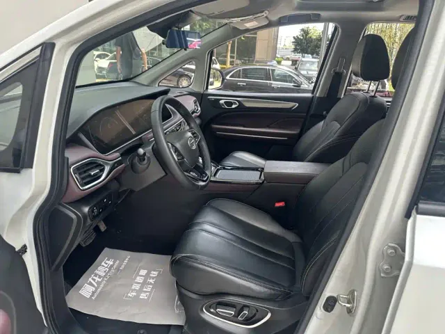 GAC Trumpchi M6 — Фото автомобиля 10