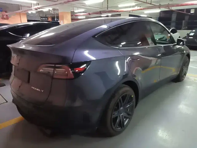 Tesla Model Y — Фото автомобиля 6