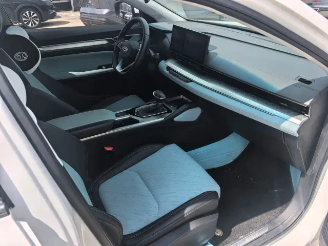 Geely Emgrand L — Фото автомобиля 9