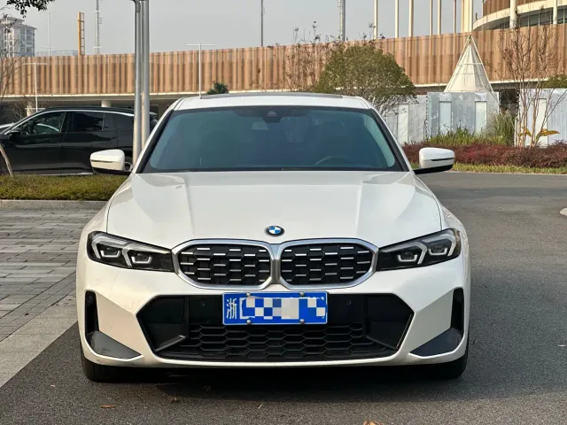 BMW 3 Series — Фото автомобиля 2
