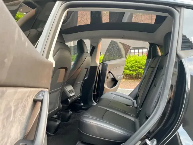 Tesla Model Y — Фото автомобиля 9