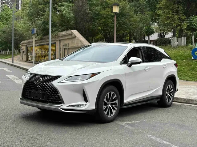 Фотография автомобиля — Lexus RX