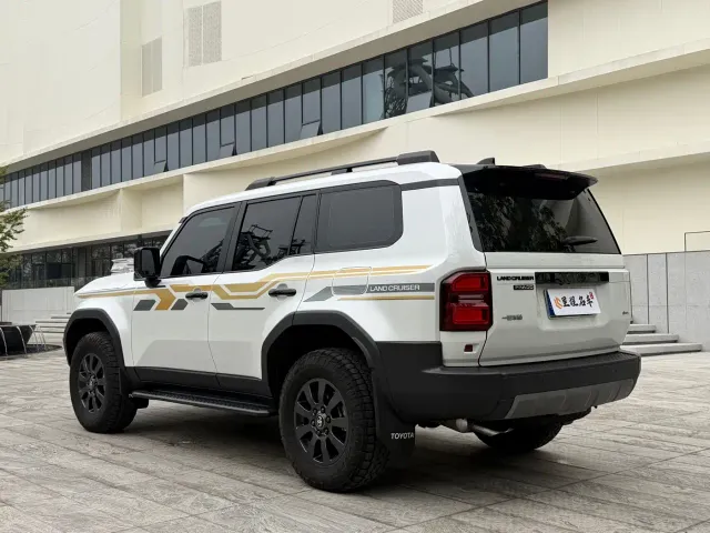 Toyota Prado — Фото автомобиля 7