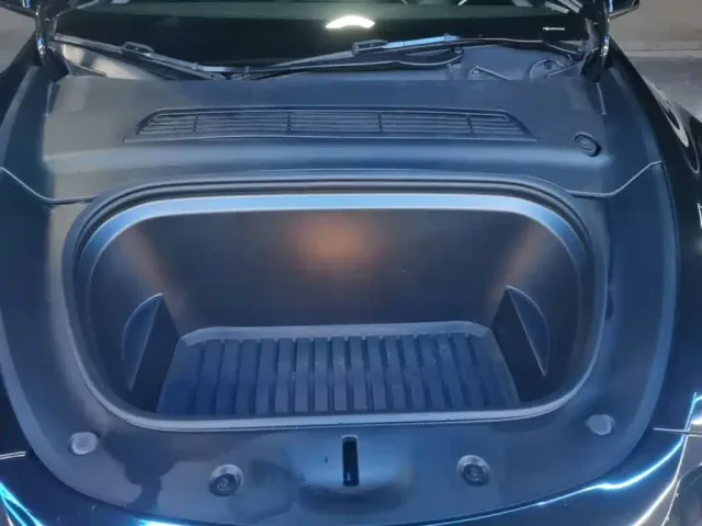 Tesla Model Y — Фото автомобиля 19