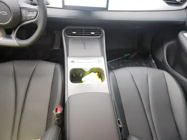 BYD Seal 05 DM-i — Фото автомобиля 13