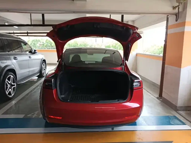 Tesla Model 3 — Фото автомобиля 18