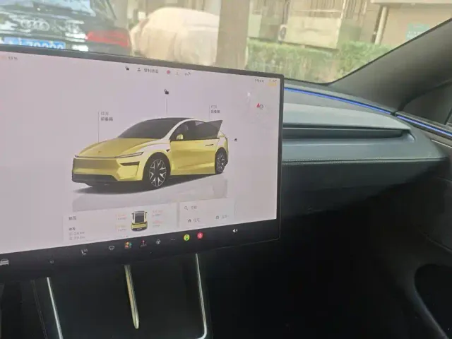 Tesla Model Y L — Фото автомобиля 13