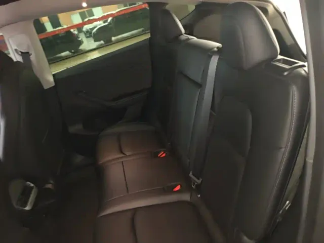 Tesla Model Y — Фото автомобиля 12