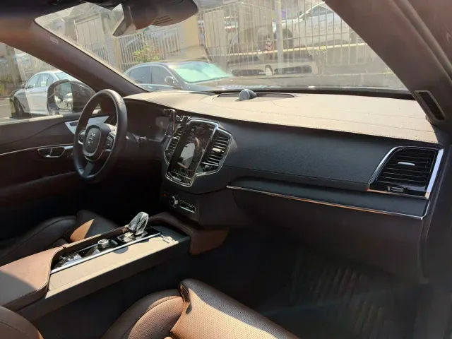 Volvo XC90 — Фото автомобиля 8
