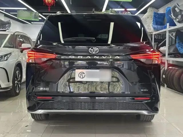 Toyota Granvia — Фото автомобиля 21