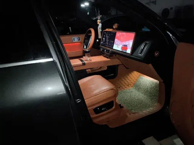 Li Auto L8 — Фото автомобиля 19