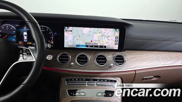 Mercedes-Benz E-Class — Фото автомобиля 14