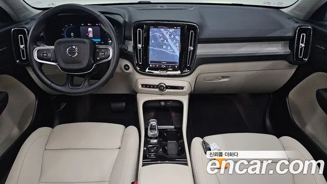 Вольво XC40 — Фото автомобиля 6