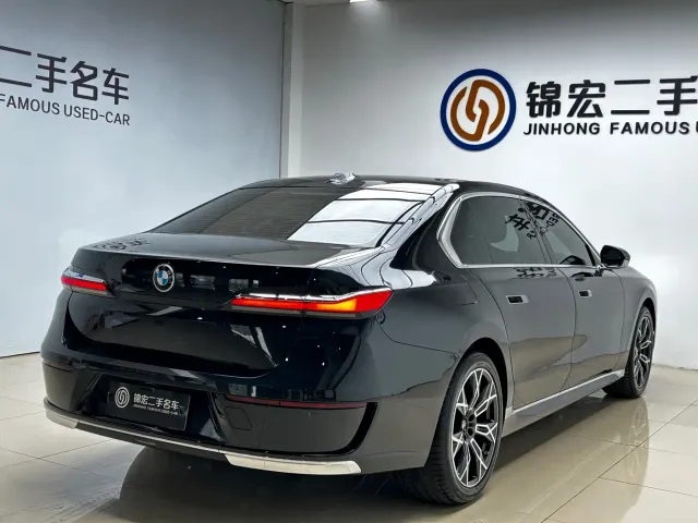 BMW 7 Series — Фото автомобиля 28