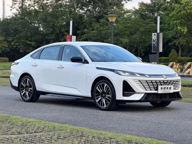 Changan Eado — Фото автомобиля 3