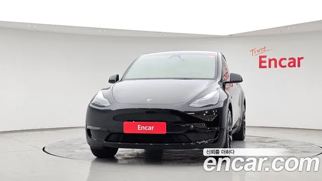 Tesla Model Y — Фото автомобиля 3