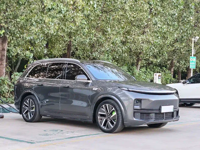 Li Auto L8 — Фото автомобиля 3