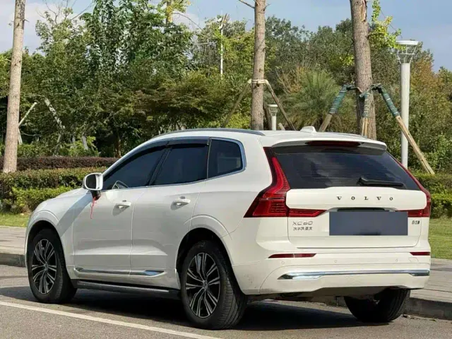 Volvo XC60 — Фото автомобиля 3
