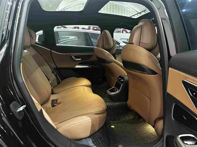 Mercedes-Benz E-Class — Фото автомобиля 16