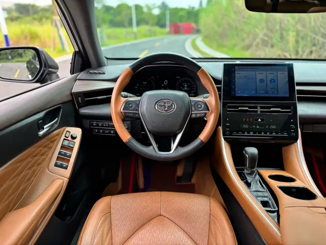Toyota Avalon — Фото автомобиля 6