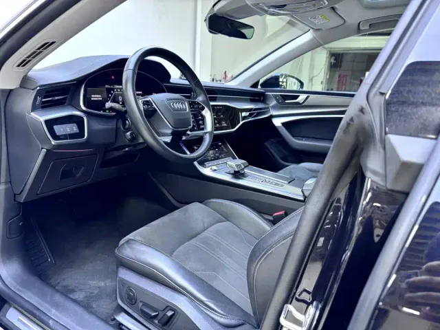Audi A7L — Фото автомобиля 9
