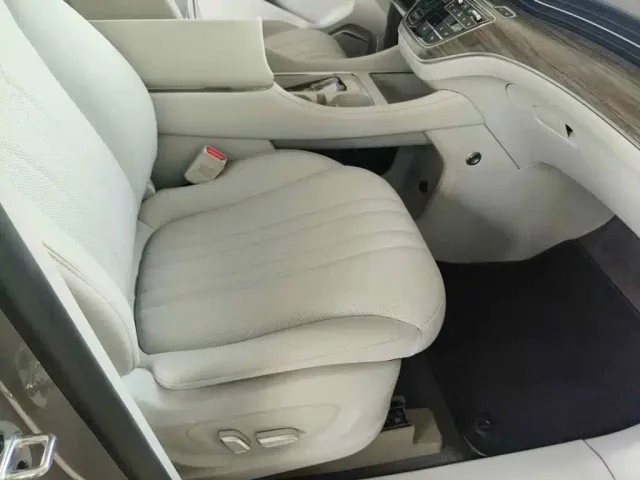 Roewe Roewe iMAX8 EV 2025 1.5T DMH Land Luxury Edition — Фото автомобиля 12