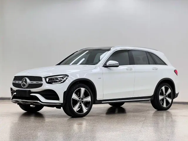 Фотография автомобиля — Mercedes-Benz GLC-Class