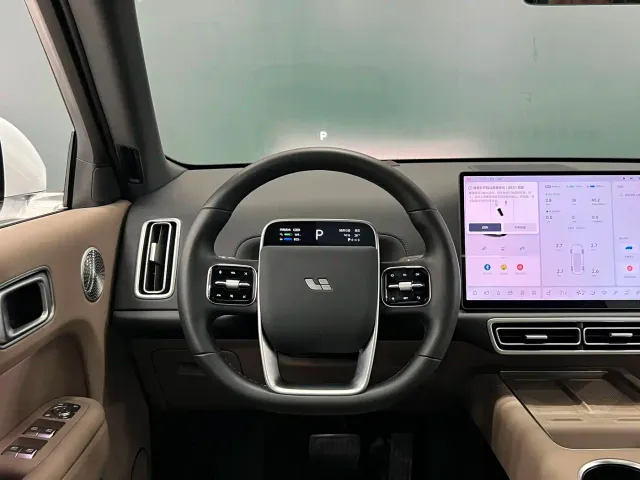 Li Auto L8 — Фото автомобиля 14