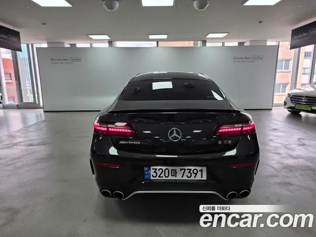 Mercedes-Benz E-Class — Фото автомобиля 4