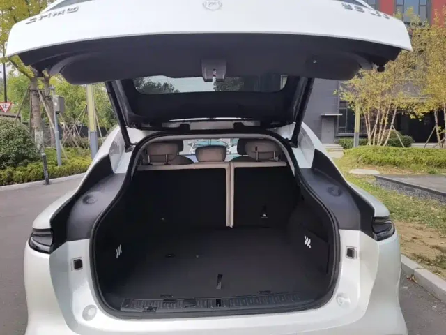 IM Motors LS6 — Фото автомобиля 15