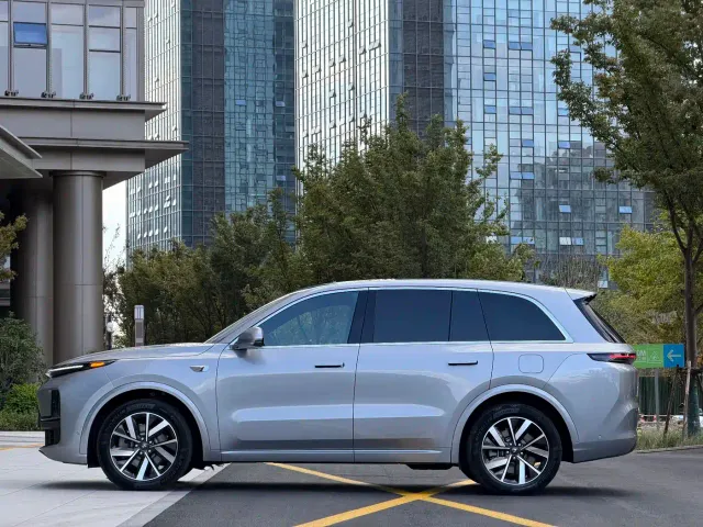 Li Auto L8 — Фото автомобиля 7