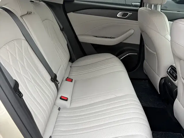 Geely Galaxy Stellar 6 — Фото автомобиля 12