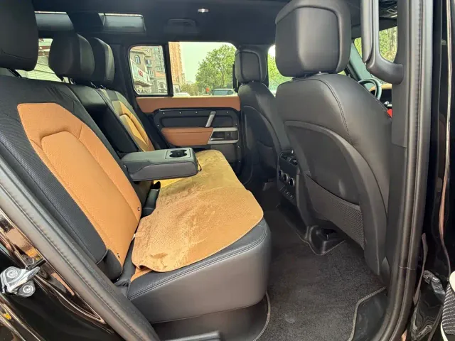 Land Rover Defender — Фото автомобиля 10