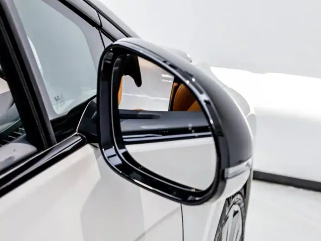 Li Auto i8 — Фото автомобиля 25