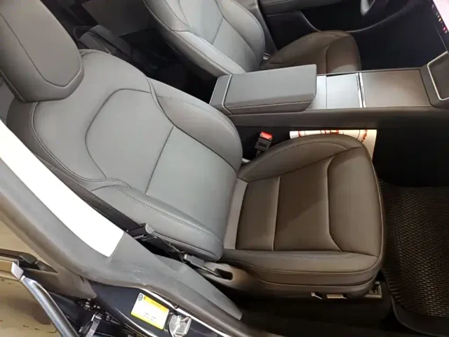 Tesla Model Y — Фото автомобиля 24