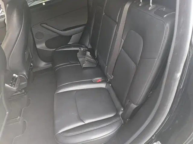 Tesla Model Y — Фото автомобиля 16